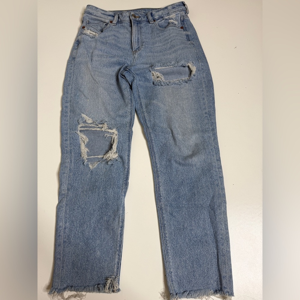 American eagle mom Jean ripped distressed size 8 stretch